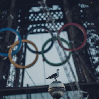 JO de Paris 2024 : les cinq anneaux olympiques de la tour Eiffel ont été retirés