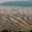 En Colombie, le fleuve Amazone réduit à peau de chagrin à cause de la sécheresse, les images vues du ciel