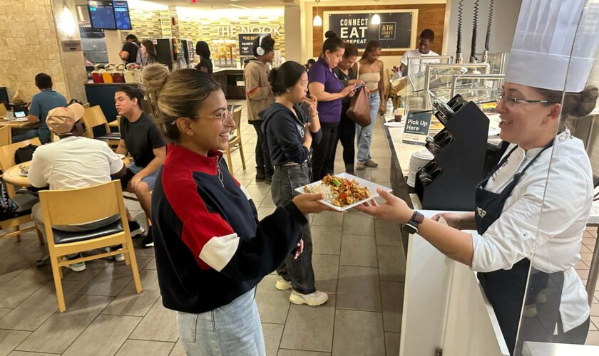 Food at college gets high-tech boost with first robotic kitchen in university setting