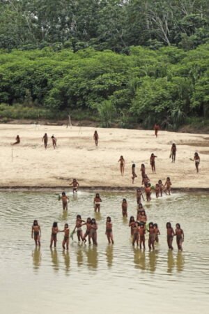 L'une des tribus les plus coupées du monde frôle le désastre, des images très inquiétantes