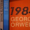 Un exemplaire du roman "1984" de George Orwell dans une librairie de Los Angeles le 25 janvier 2017