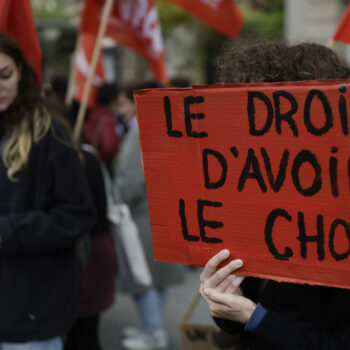 Droit à l’avortement : Face à un gouvernement Barnier jugé hostile à l’IVG, des manifestations partout en France