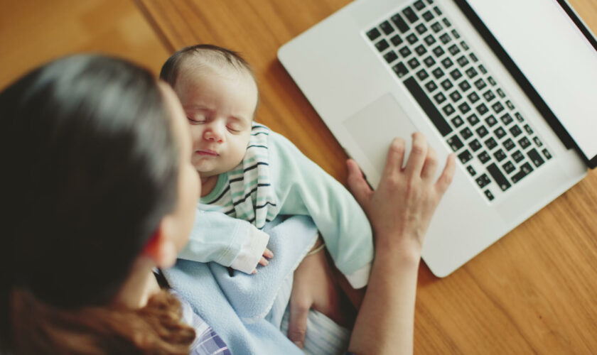 Sur Facebook, les groupes de mamans ont un succès confidentiel, entre solidarité, compétition et jugement