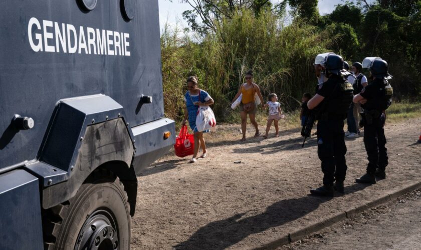 En Nouvelle-Calédonie, le FLNKS demande du temps à la police avant une intervention policière redoutée lundi