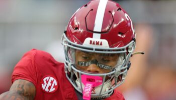 Alabama's 17-year-old star receiver writes blunt 2-word message on eye black ahead of breakout game