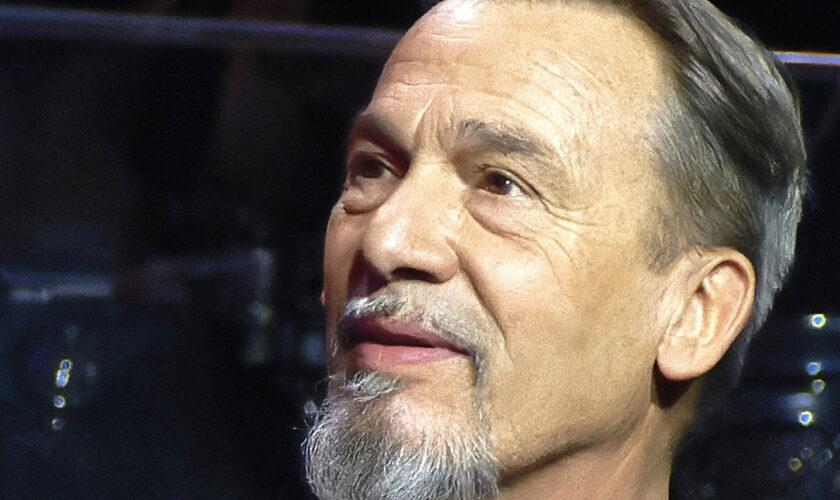 "Elle s'accroche, elle revient sans arrêt" : Florent Pagny s'exprime de nouveau sur la maladie et les rechutes de son cancer