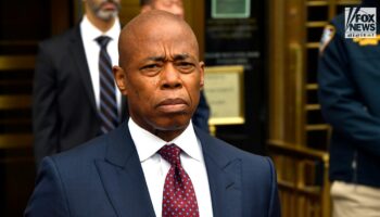 NYC Mayor Eric Adams pledges to 'reign' not resign in pair of church appearances