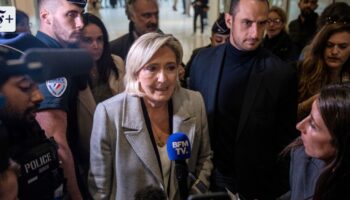 Prozess in Paris: Le Pen sitzt auf der Anklagebank