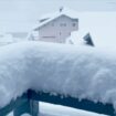 30 Zentimeter Neuschnee: Obertauern versinkt im Schnee – Urlauber stecken fest