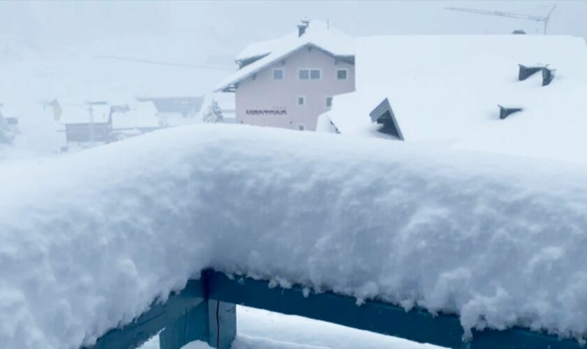 30 Zentimeter Neuschnee: Obertauern versinkt im Schnee – Urlauber stecken fest