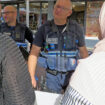 À Compiègne, entre les fruits et légumes du marché, un stand pour rencontrer la police municipale autour d’un café