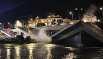 Während den Abrissarbeiten stürzte ein weiterer Teil der Carolabrücke ein