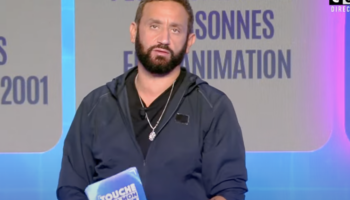 Accusé “d’agir en mafieux”, Cyril Hanouna met une tête de cheval dans le slip du directeur de l’ARCOM