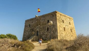 Alicante consigue la autorización de uso de la Torre San José en Tabarca por cuatro años y pide al Gobierno ampliarla a 75