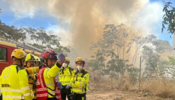 Arde un edificio okupa en Tetuán y deja una gran columna de humo en Madrid