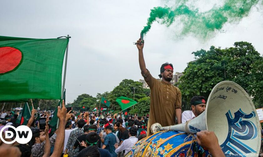 Bangladesh: thousands rally to mark ousting of PM