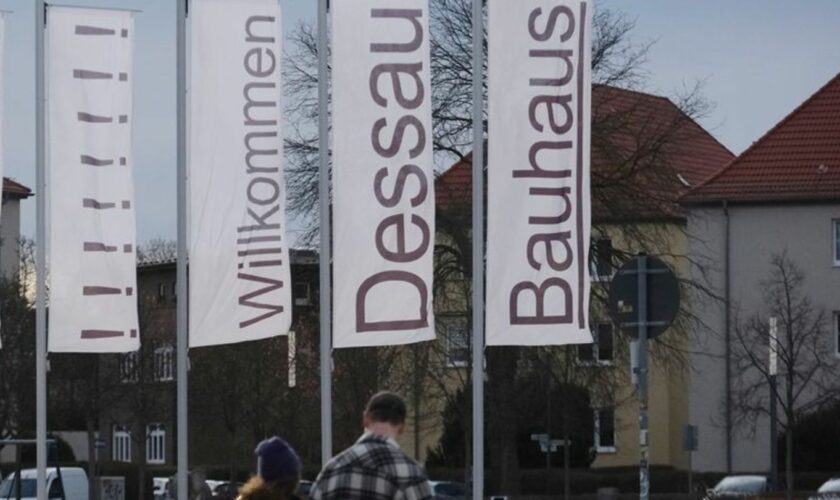 Das Bauhaus Dessau feiert zwei Tage ein Fest zu Ehren der legendären Bauhauskapelle. (Archivbild) Foto: Sebastian Willnow/dpa