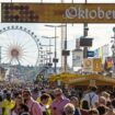 Die Aufbauarbeiten zur diesjährigen Wiesn werden von einem tödlichen Zwischenfall überschattet (Archivbild)