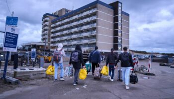 Asylsuchende an einem Hotel in Den Haag, Niederlande