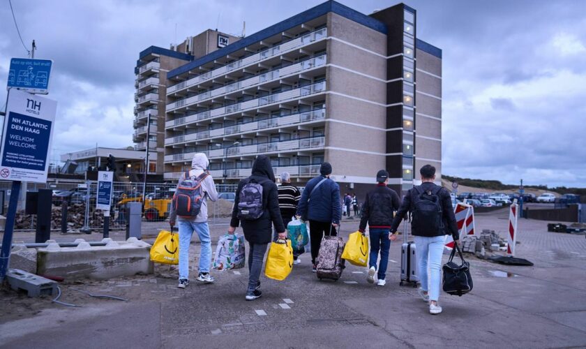 Asylsuchende an einem Hotel in Den Haag, Niederlande