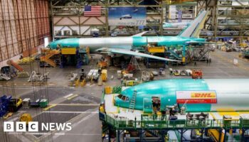 Boeing offers staff 25% pay hike in bid to avoid strike