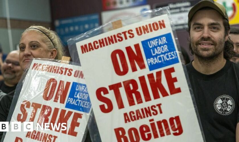 Boeing workers to strike as 25% pay rise rejected