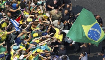 Bolsonaro desafía a Lula en la calle