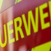 Zwei Menschen sind bei einem Hausbrand in Niederbayern verletzt worden. Der Schaden ist hoch. (Symbolbild) Foto: Marijan Murat/d