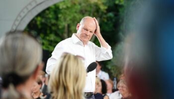 Erstmals redet Scholz öffentlich über die Wahlergebnisse in Thüringen und Sachsen. Über seine SPD verliert er dabei nur wenige W