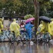 Calles anegadas en Zaragoza, Soria y La Rioja en un fin de semana con  alerta por lluvias y tormentas en 14 CCAA