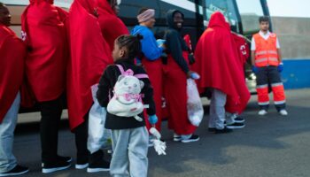 Canarias recibe a más de 200 migrantes en las últimas horas en cuatro embarcaciones