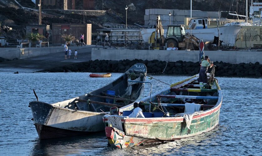 Canarias suplica ayuda tras el naufragio mortal del cayuco en El Hierro y prosigue la búsqueda de los 48 desaparecidos: "No podemos soportar más esta presión"