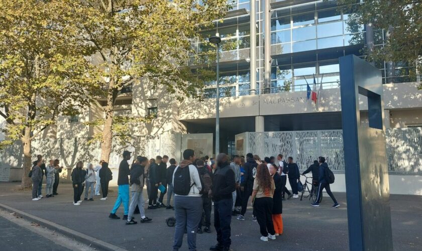 « C’est aberrant » : à Colombes, pas d’emplois du temps, pas de cours au lycée depuis la rentrée