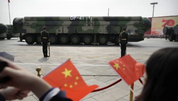 China lanza al Pacífico por primera vez en cuatro décadas un misil balístico intercontinental que simulaba portar una ojiva nuclear