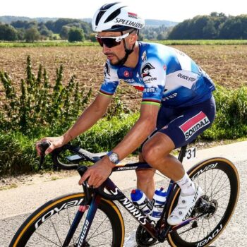 Cyclisme : Julian Alaphilippe évacué en ambulance après une chute aux Mondiaux