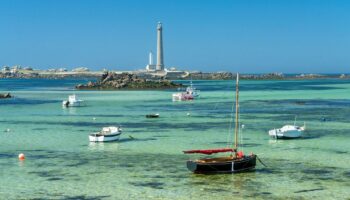 Dépaysement assuré ! Comment passer une nuit au pied du plus haut phare d'Europe