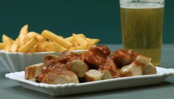 Deutscher Klassiker: Original-Rezept aus Berlin: Diese Currywurst-Soße schlägt alles