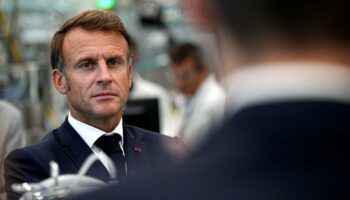 D’inauguration en commémoration, Emmanuel Macron retente la stratégie du surplomb