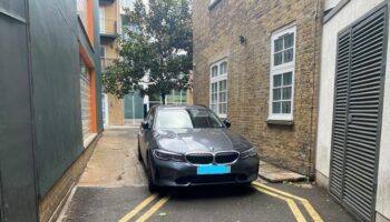 Dozy driver parks on TWO sets of double yellow lines in one of London's narrowest dead-ends