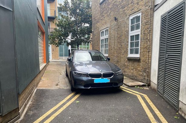 Dozy driver parks on TWO sets of double yellow lines in one of London's narrowest dead-ends