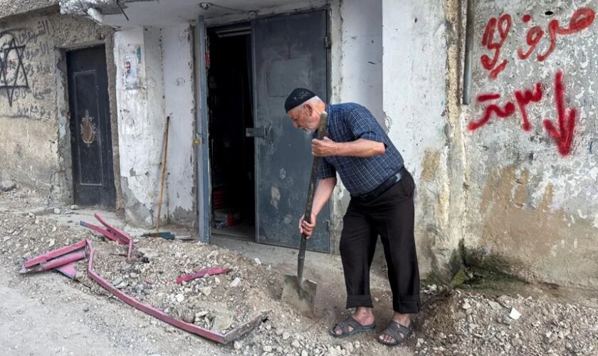 El Ejército israelí abandona la ciudad palestina de Yenín tras diez días de incursión