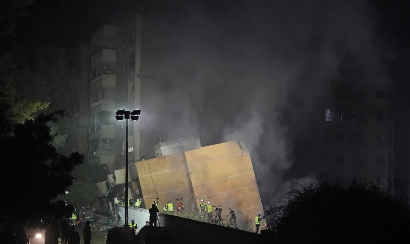 El Ejército israelí ataca edificios en donde cree que Hizbulá almacena armas en Beirut