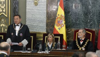 El fiscal general hace un discurso con guiños políticos: advierte del "peligro" de las acusaciones populares por el caso de la mujer de Sánchez y carga contra la "desinformación"