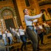 El flashmob de la Bienal sacó la magia del Ballet Flamenco de Andalucía