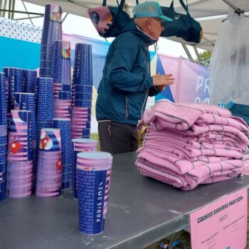 Élancourt : grosse affluence à la braderie des Jeux pour « rapporter un petit bout de JO à la maison »