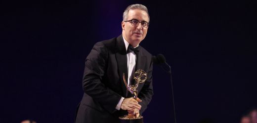 Emmy Awards: John Oliver wird unterbrochen bei Erinnerung an Familienhund