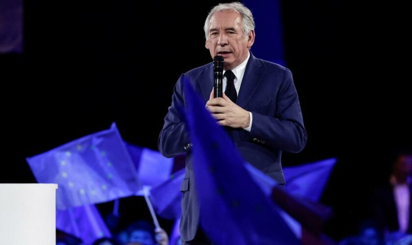 En proie au doute, le MoDem de Bayrou s’impose comme la remuante aile gauche de la coalition Barnier