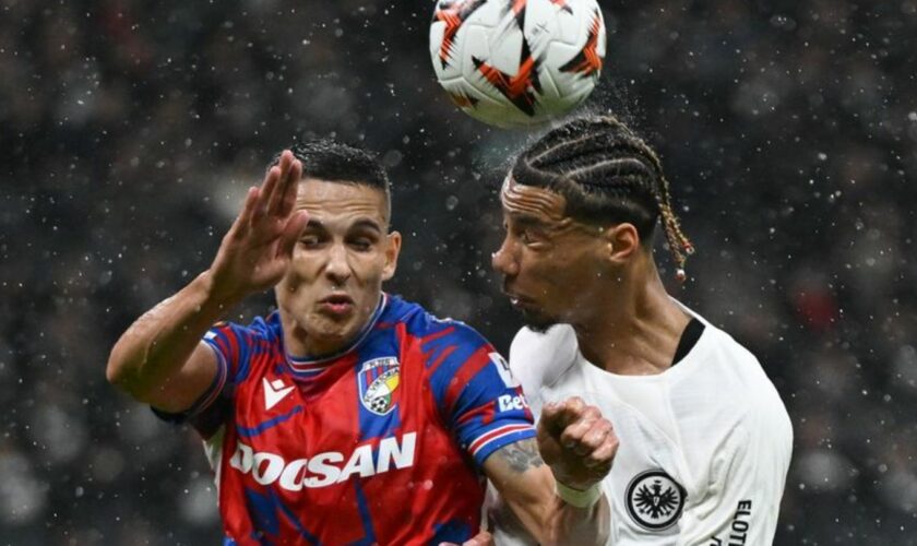 Der Ärger bei Eintracht Frankfurt über das 3:3 gegen Viktoria Pilsen zum Auftakt der Europa League ist groß. Foto: Arne Dedert/d