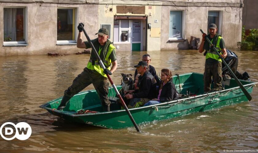 Europe floods: Poland's Wroclaw braces for flood wave