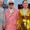 Tilda Swinton, Pedro Almodóvar und Julianne Moore. Foto: Joel C Ryan/Invision/AP/dpa